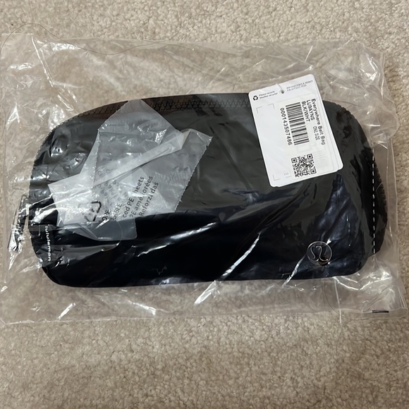 Lululemon Belt Bag - Picture 7 of 7